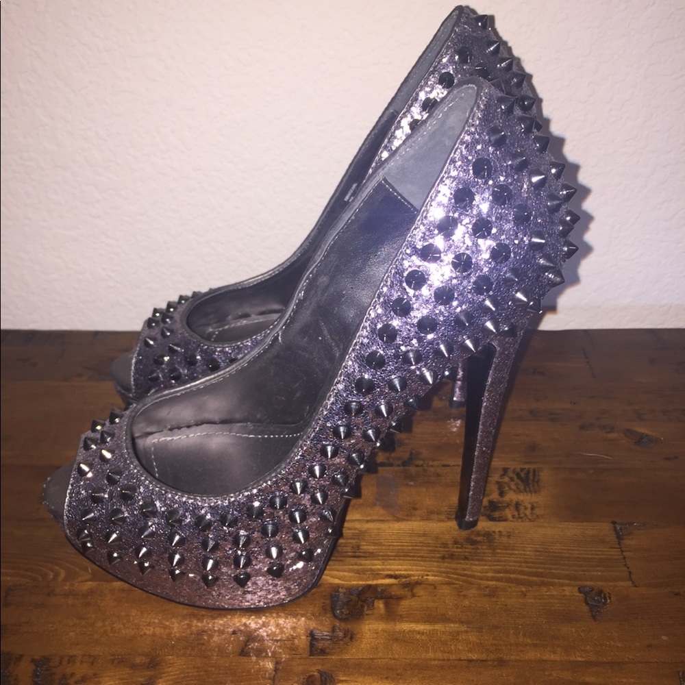 Steve Madden ‘Awwsome’ Heels - Picture 2 of 4